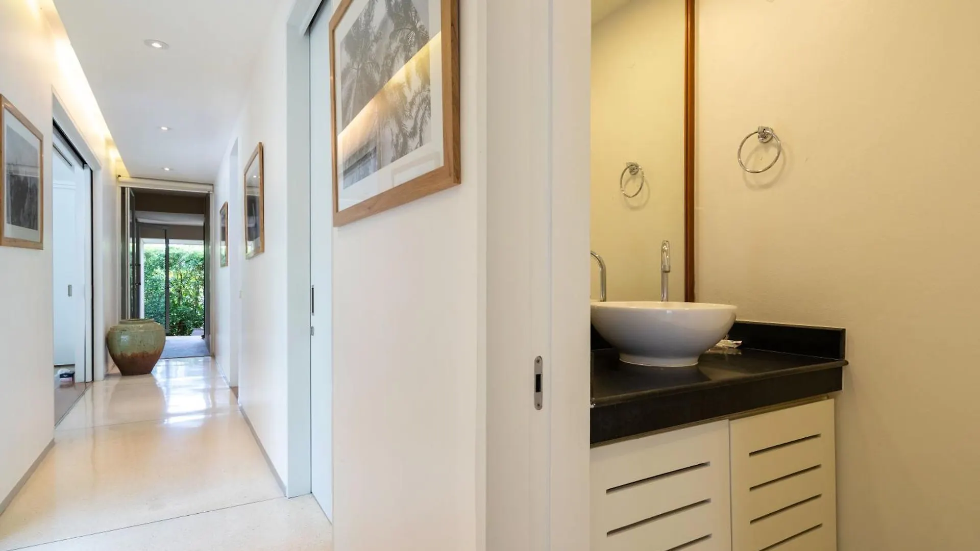 Luxury 3Br Villa C Layan Estate, Idyllic Retreat Near Beach Tayland