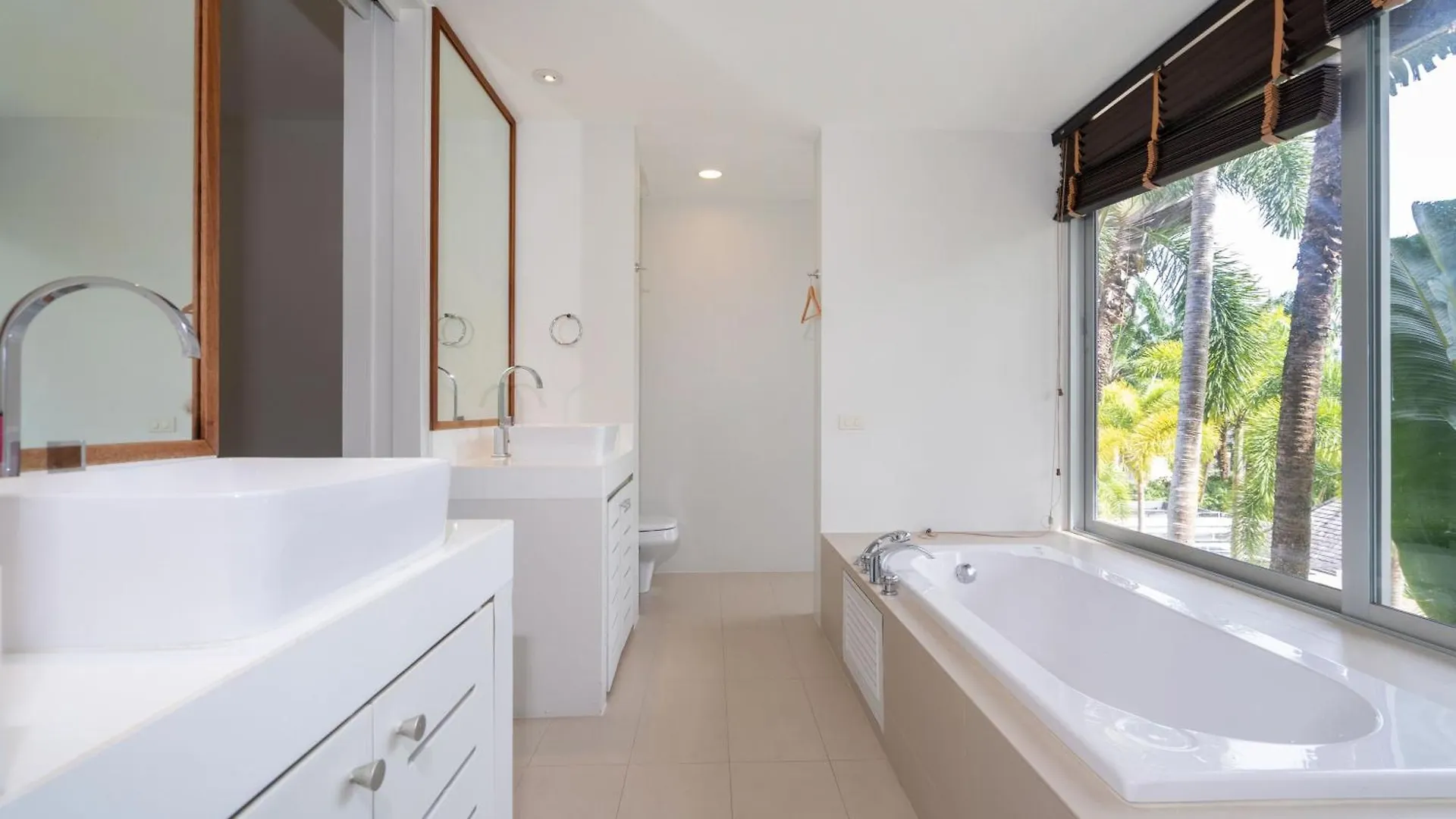 Luxury 3Br Villa C Layan Estate, Idyllic Retreat Near Beach Tayland