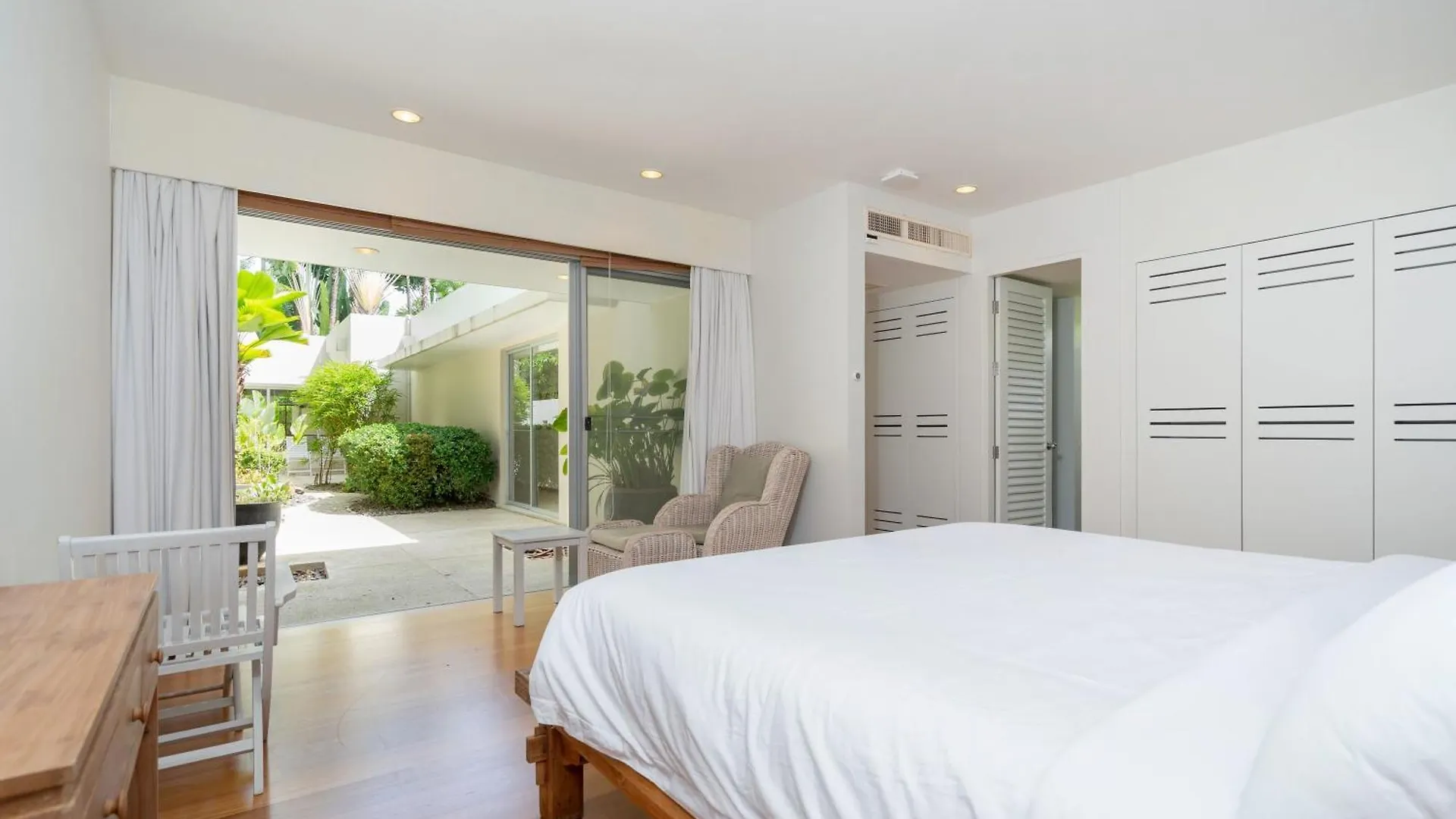 Luxury 3Br Villa C Layan Estate, Idyllic Retreat Near Beach