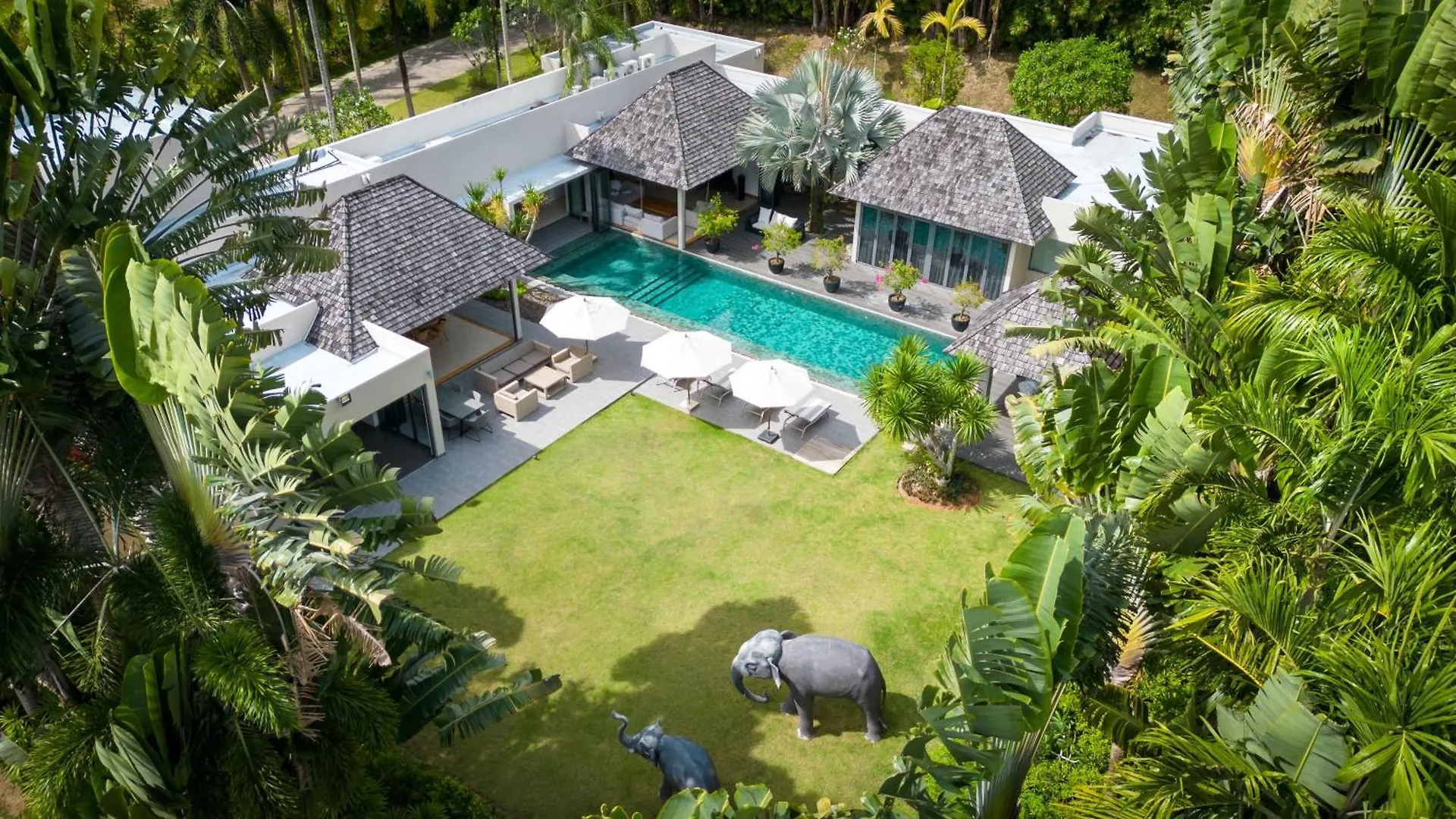 Luxury 3Br Villa C Layan Estate, Idyllic Retreat Near Beach Tayland